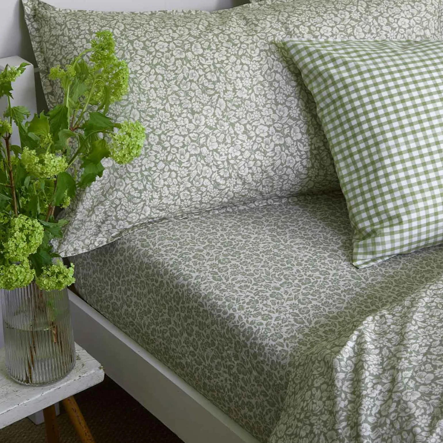 Pear Meadow Floral Cotton Pillowcases (Pair)